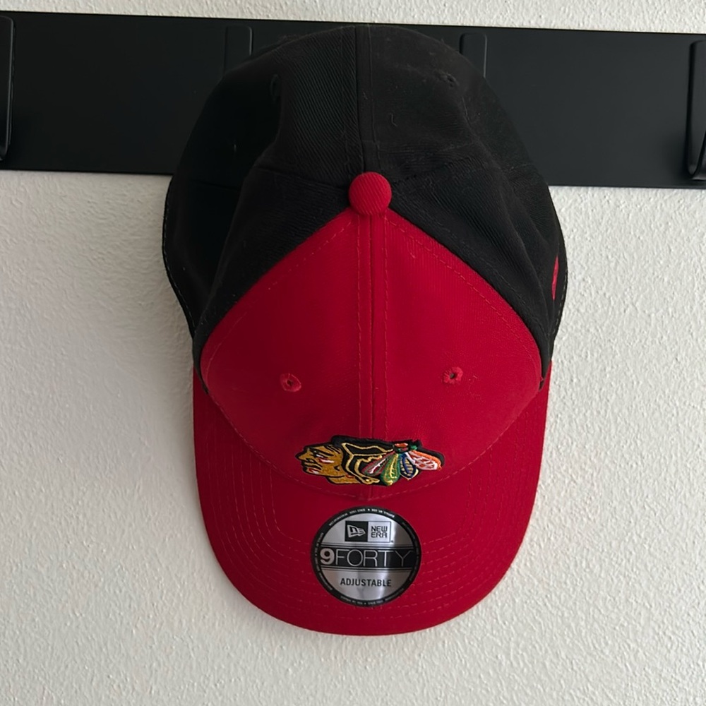 NWT 9 Forty New Era 100% Poly.Fits Most Sizes  Red/Black Chi Blackhawk Ball Cap